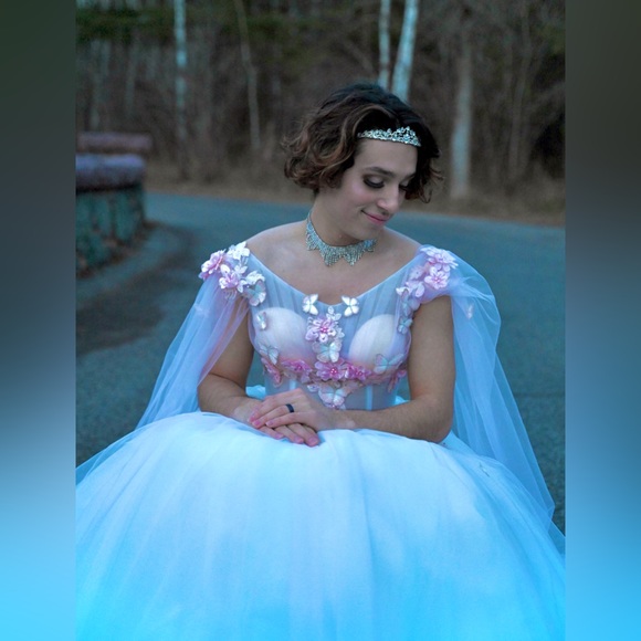 Beautiful Prom Ballgown Fairy Dress - Picture 2 of 4